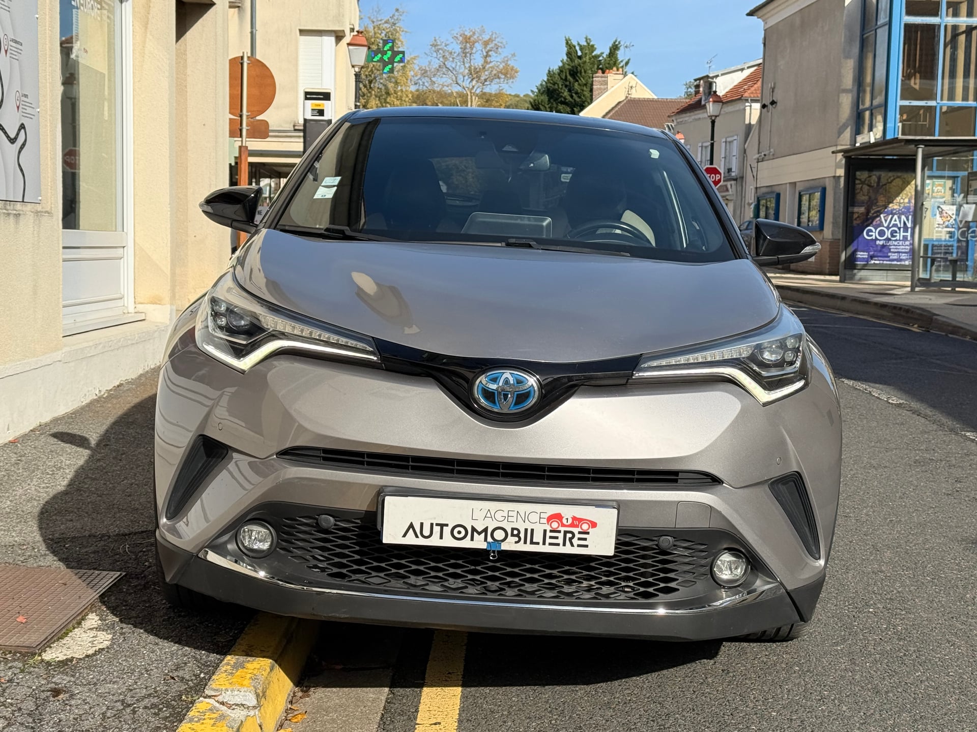 Toyota C-HR 122h Collection 2WD E-CVT RC18+Options! — 2