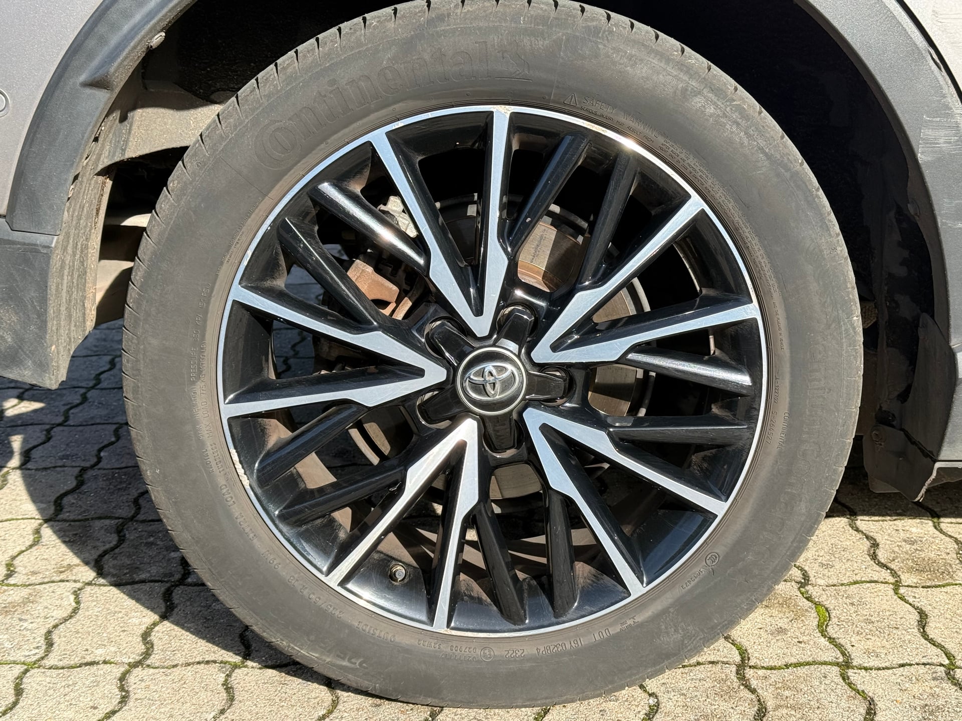 Toyota C-HR 122h Collection 2WD E-CVT RC18+Options! — 24