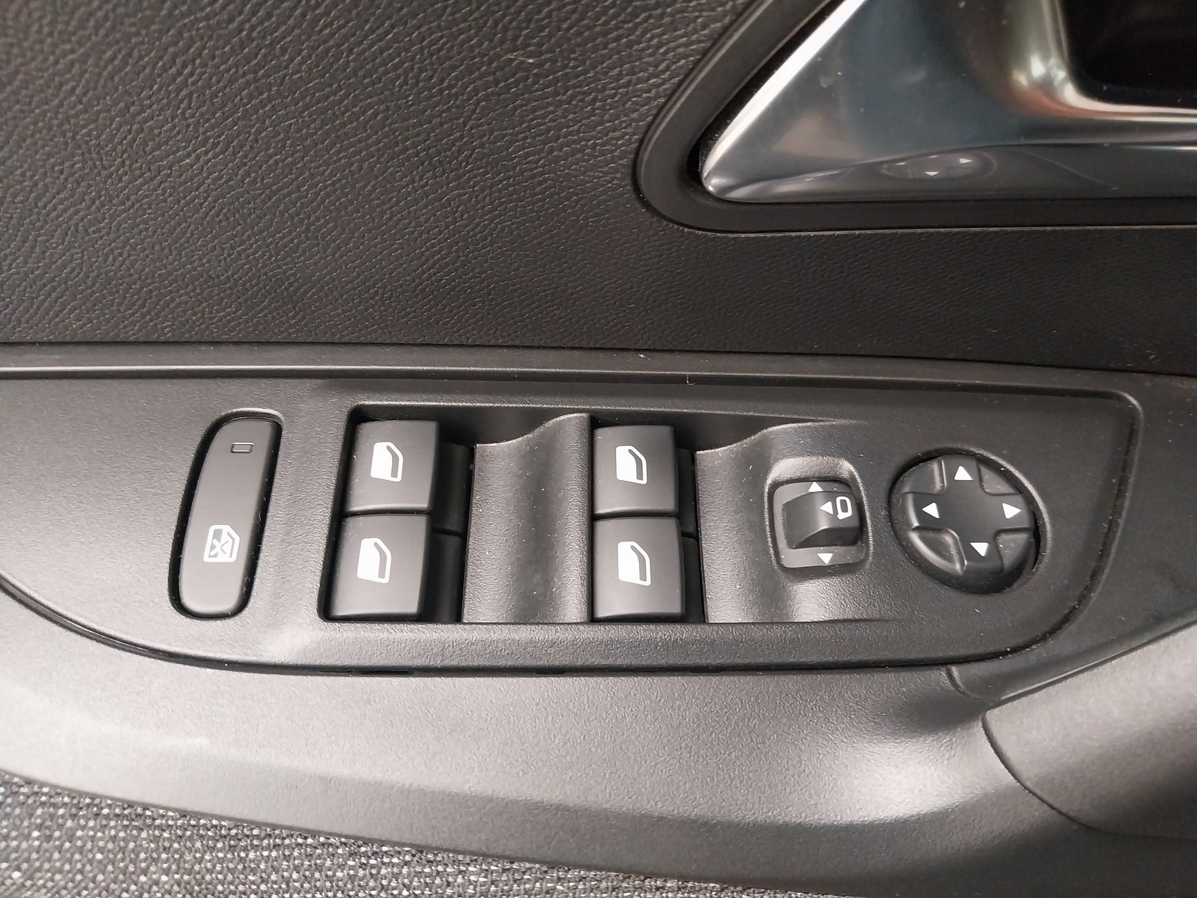 Peugeot 2008 1.2 Puretech 100 ch Style — 58