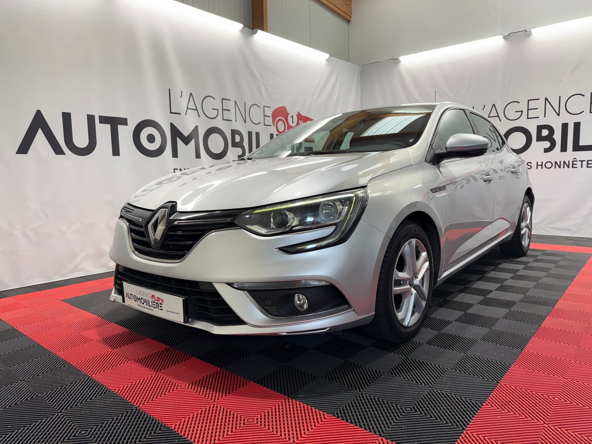 Renault Megane IV BERLINE DCI 110 ENERGY BUSINESS