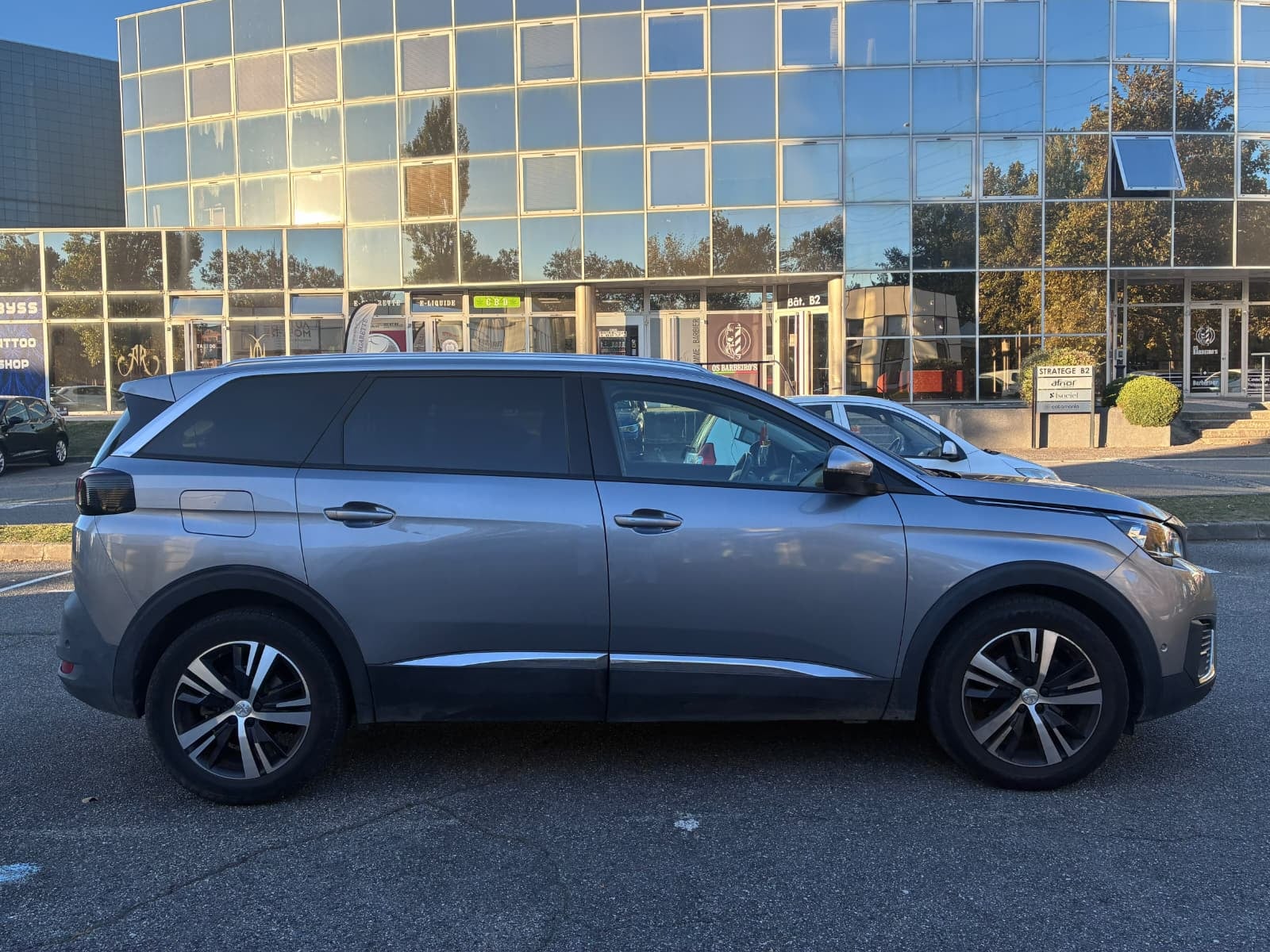 Peugeot 5008 130CH ALLURE — 2