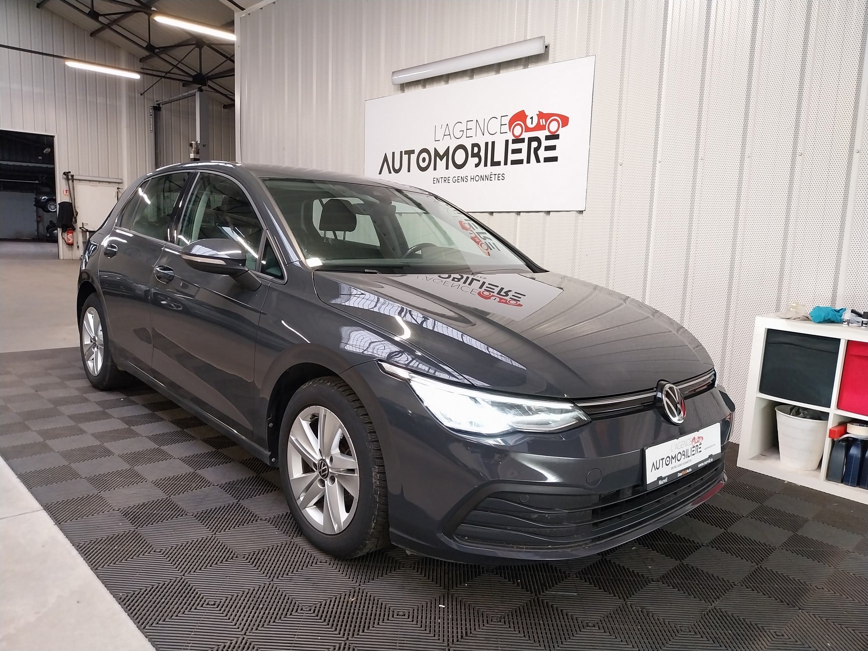 Volkswagen Golf Life — 2
