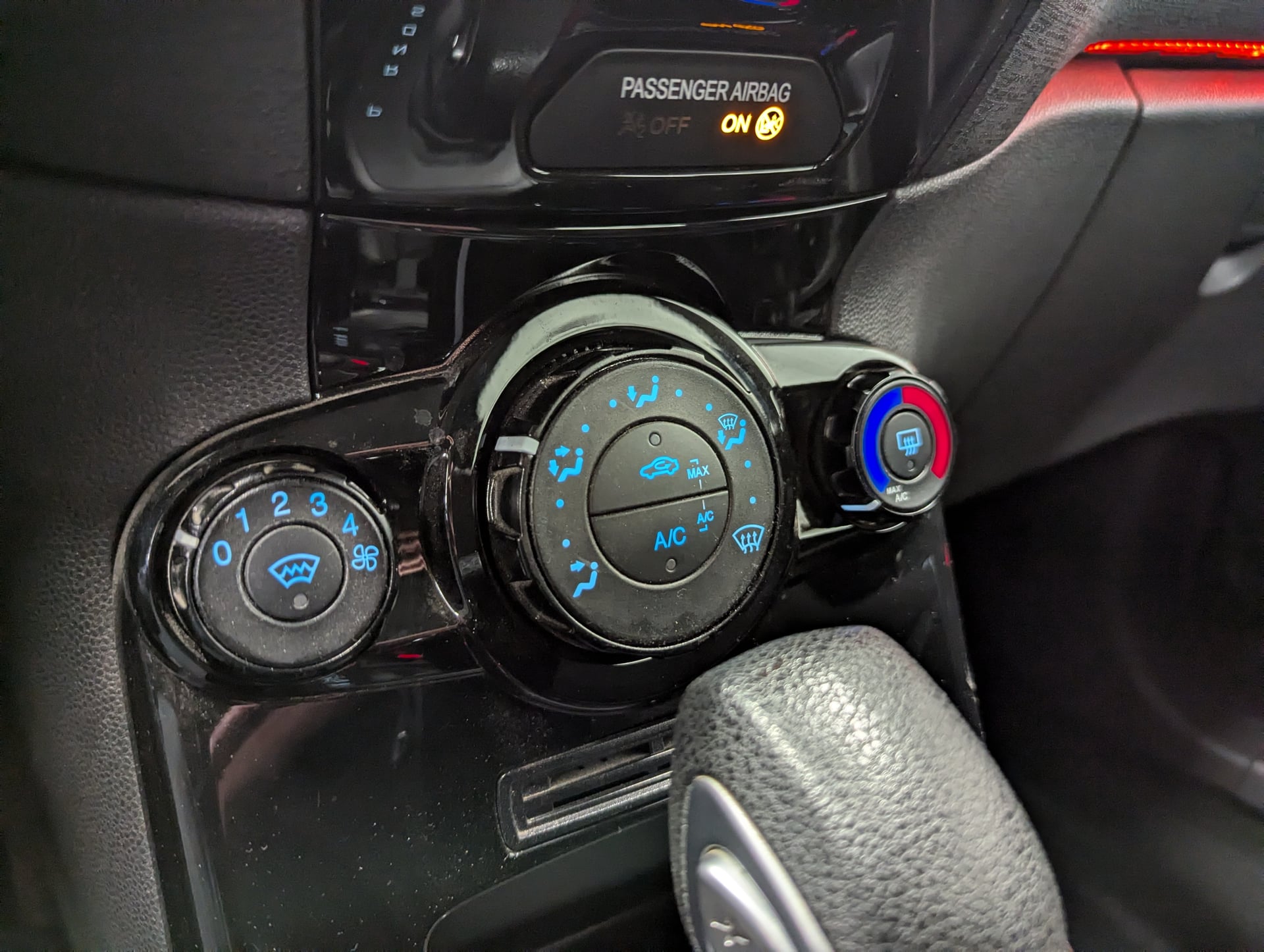 Ford Fiesta V(2) 1.0 ECOBOOST 100 TITANIUM POWERSHIFT 5P BVA — 31