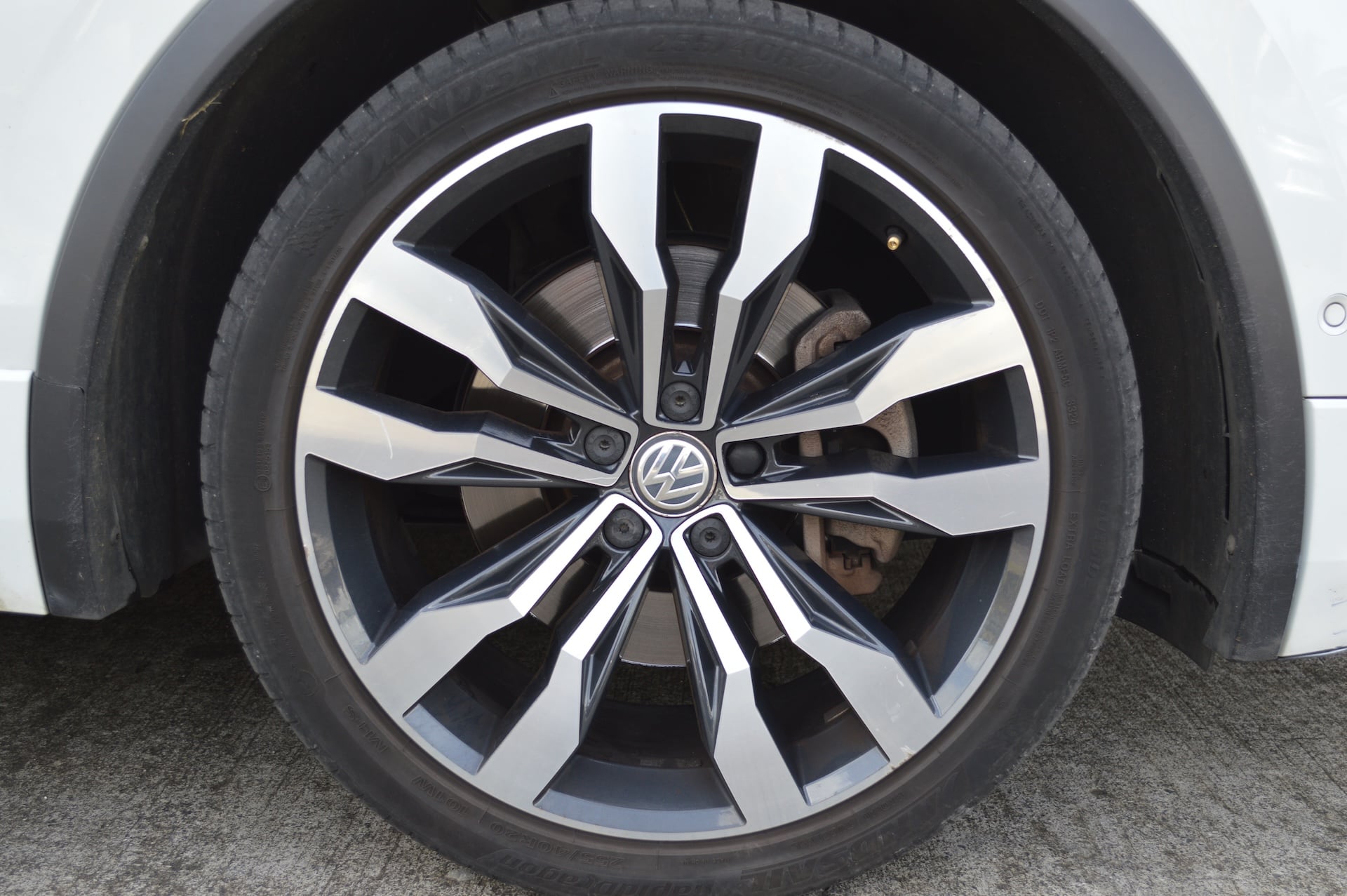 Volkswagen Tiguan 2.0 TDI 190 R-LINE 4MOTION DSG7 — 18