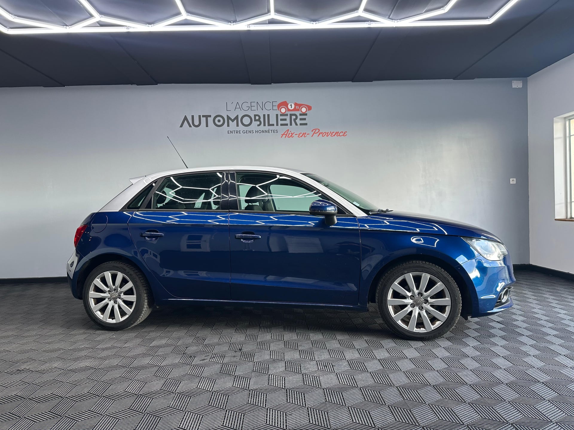 Audi A1 1.6 TDI 90 Ch AMBIENTE — 2