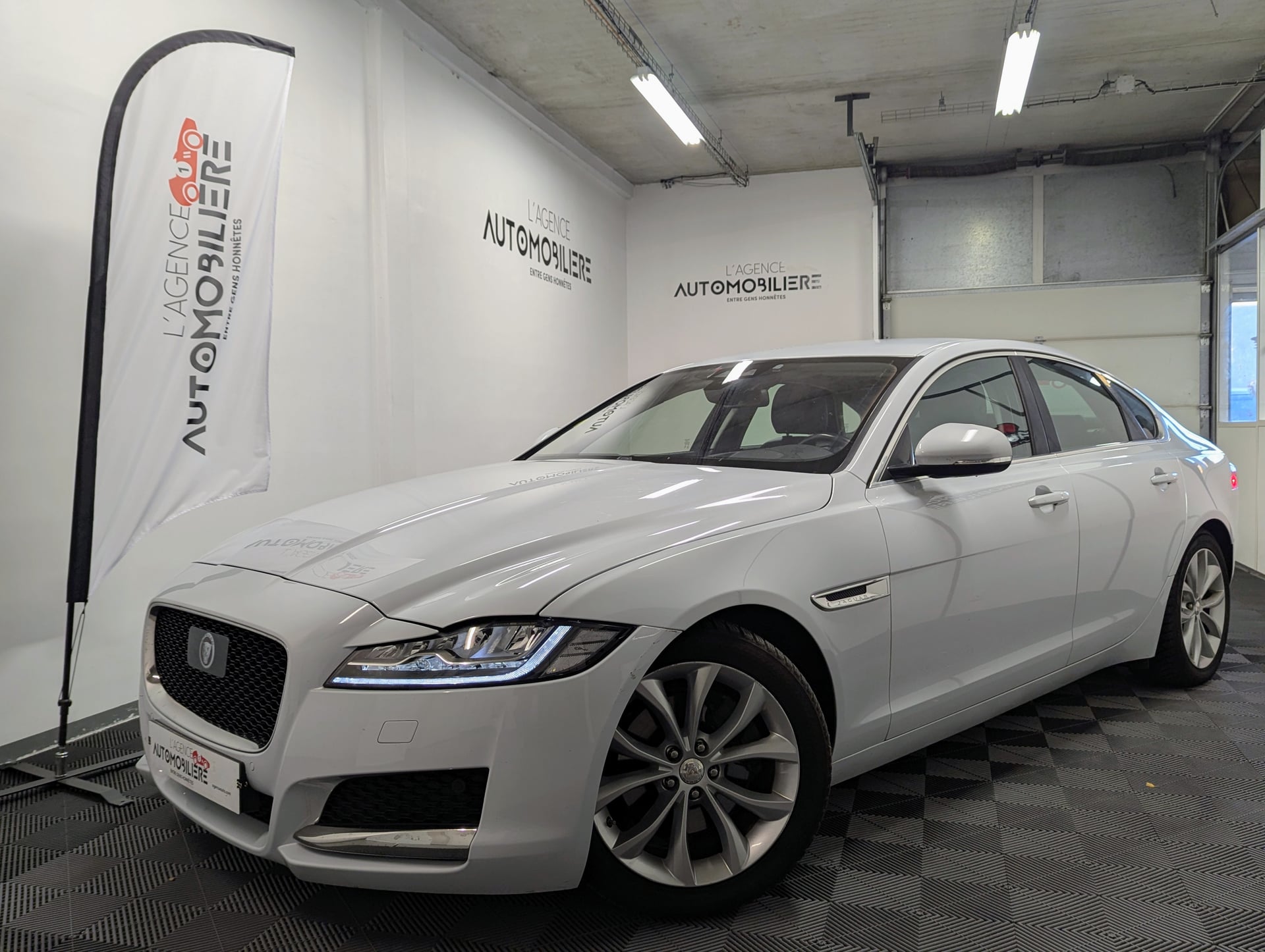 Jaguar XF 2.0D 180 9CV PRESTIGE AUTO