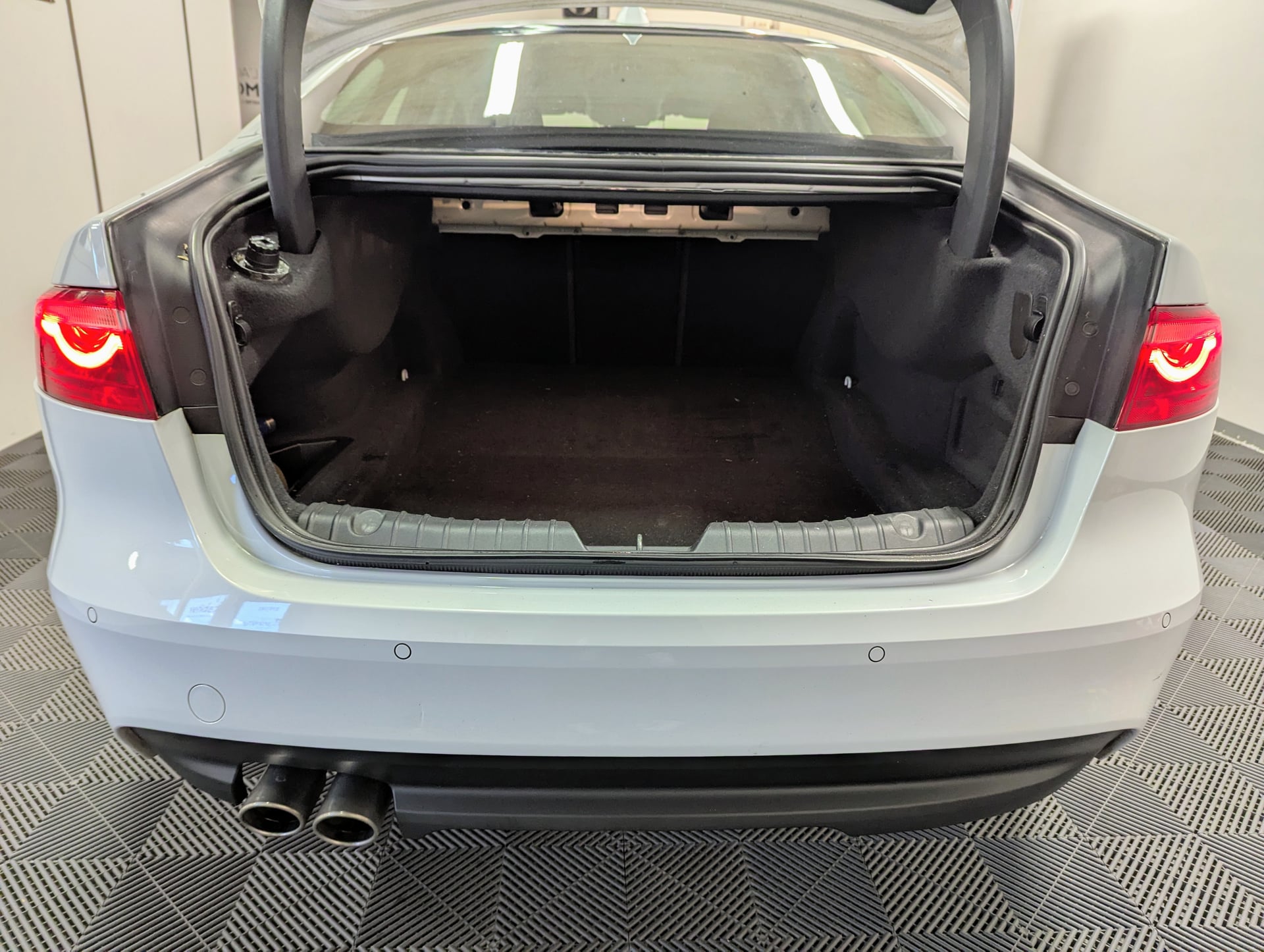 Jaguar XF 2.0D 180 9CV PRESTIGE AUTO — 31
