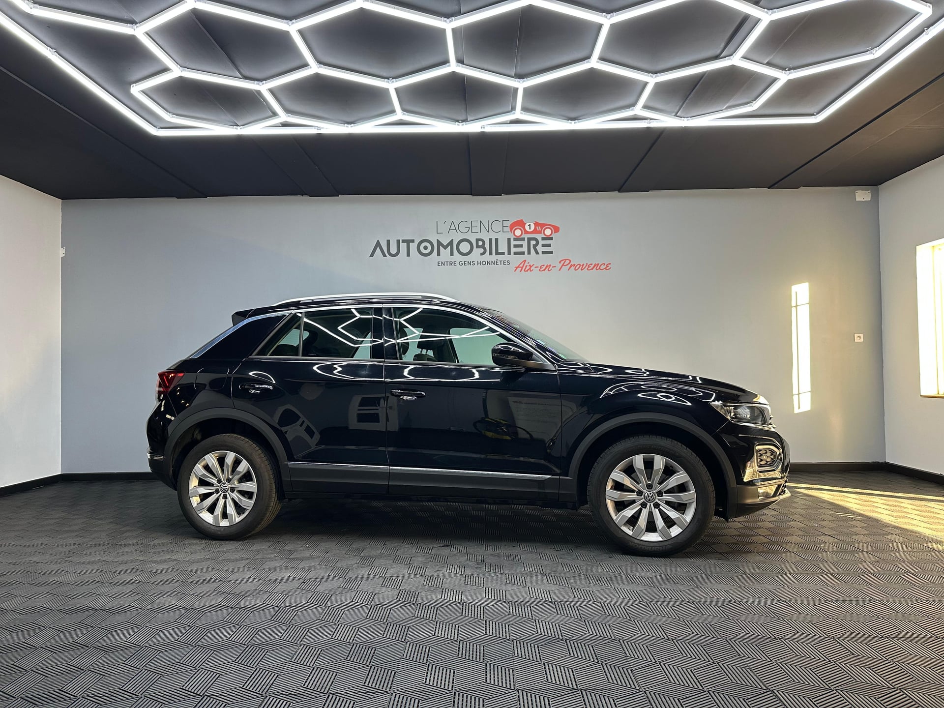 Volkswagen T-roc 1.5 TSI CARAT — 2
