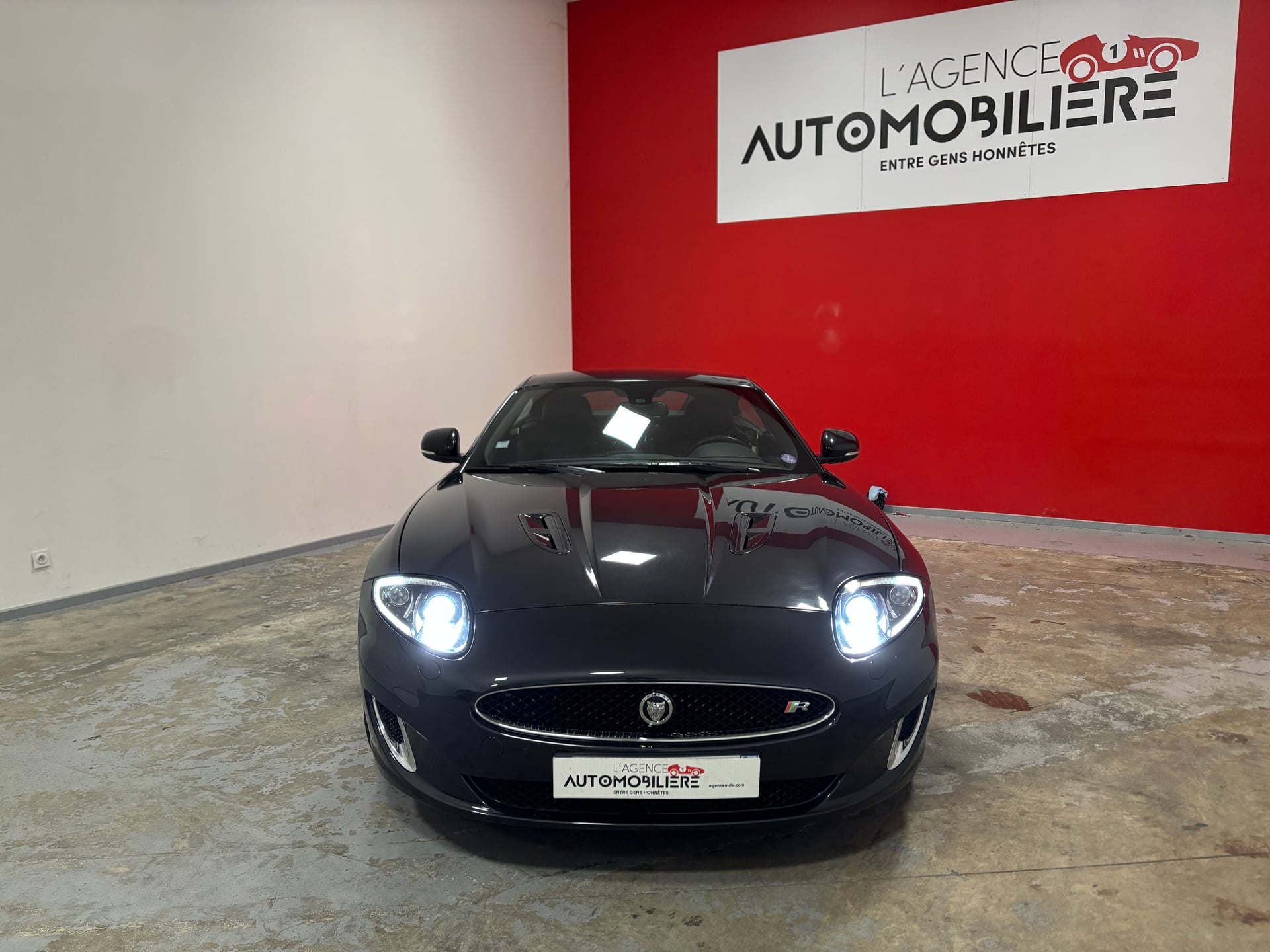Jaguar XKR r — 2