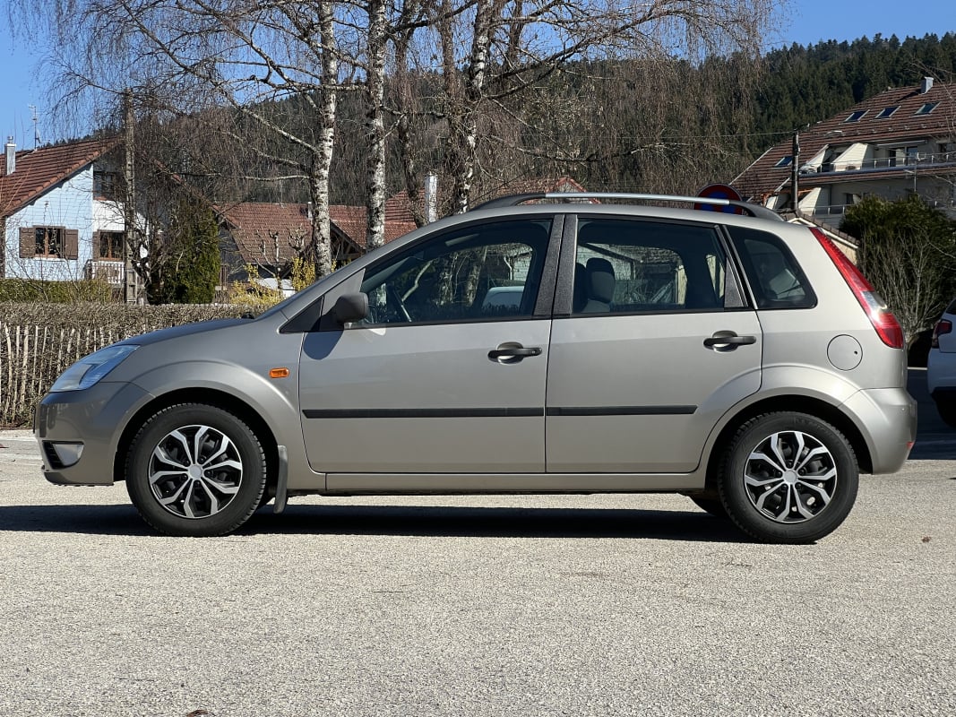Ford Fiesta 1.4 tdci 68ch carnet — 2