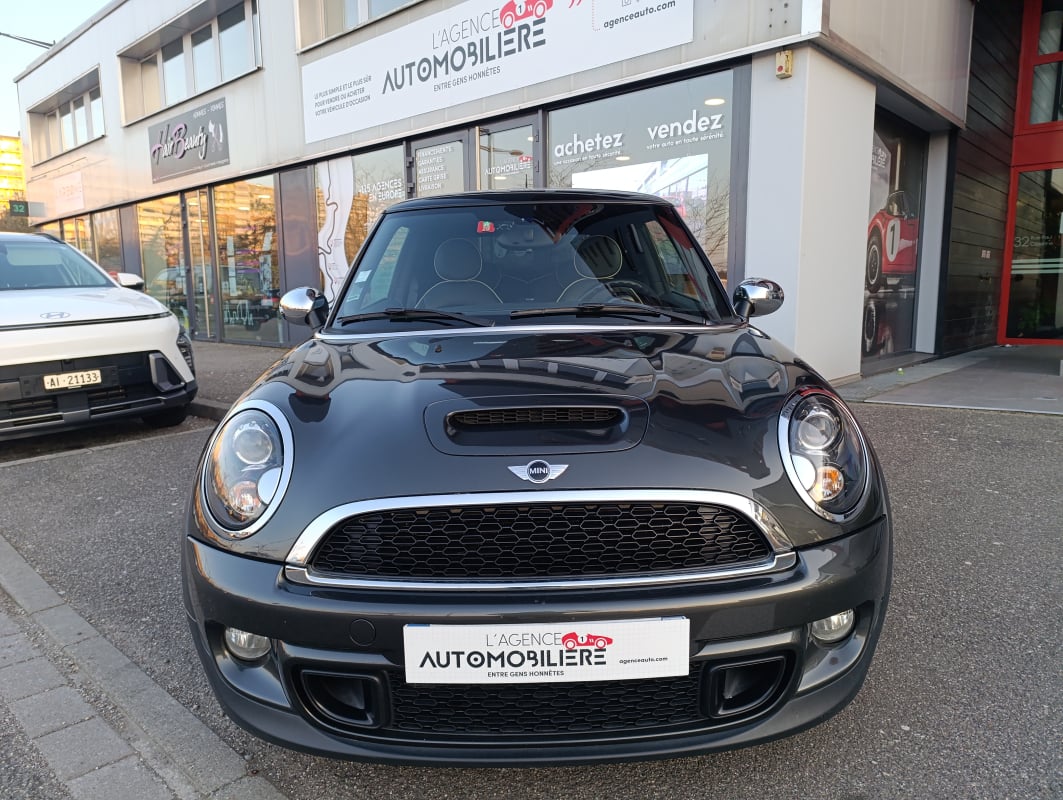 Mini Mini II (R56) LCI Cooper SD 2.0 D 143 cv BVA Pack Red Hot Chili — 2