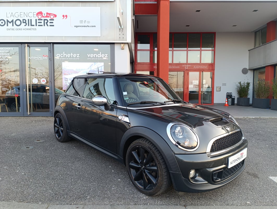 Mini Mini II (R56) LCI Cooper SD 2.0 D 143 cv BVA Pack Red Hot Chili