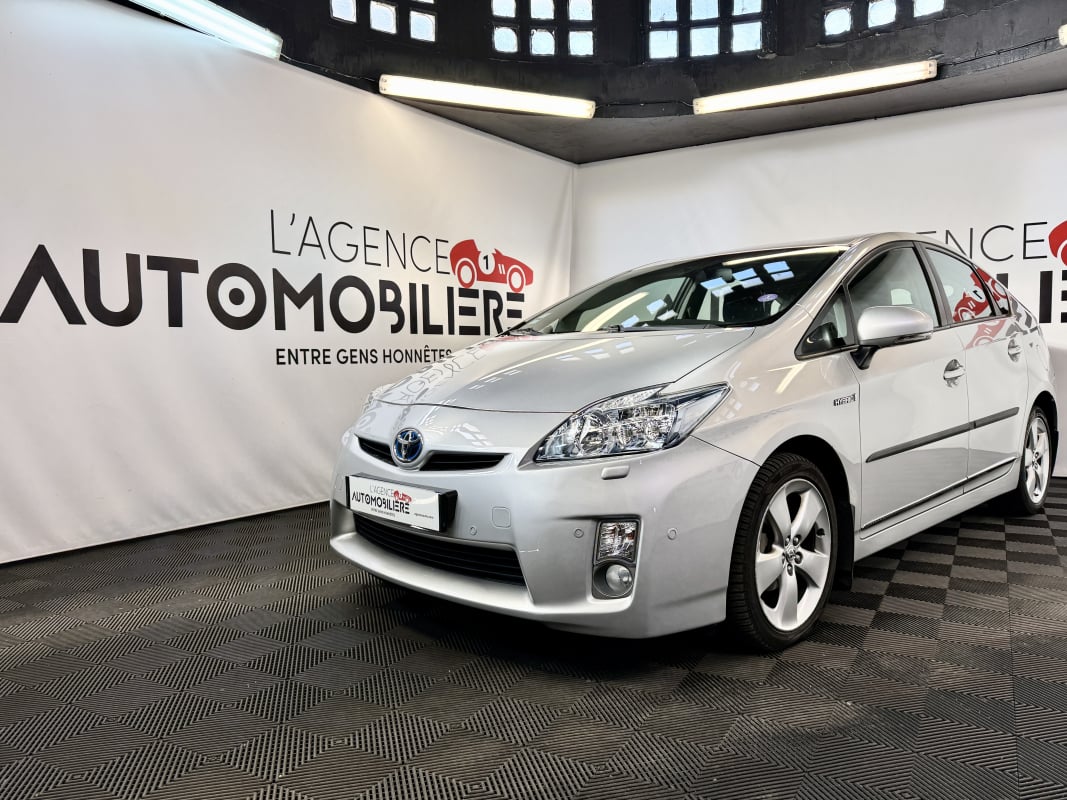 Toyota Prius III 136H DYNAMIC — 1