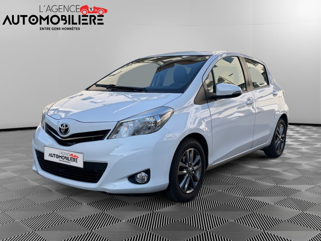 Toyota Yaris III (2) 90 D-4D DYNAMIC 5P — 1
