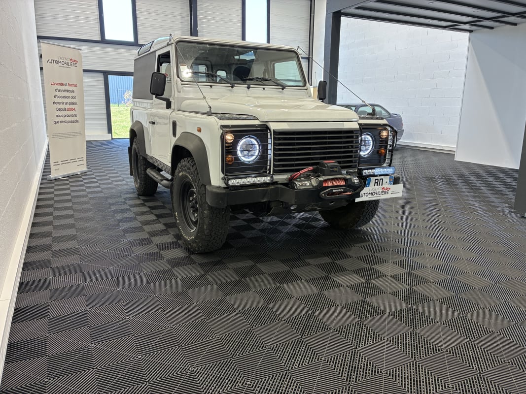 Land Rover Defender 2.4 TDCI 122cv 90 SW — 1