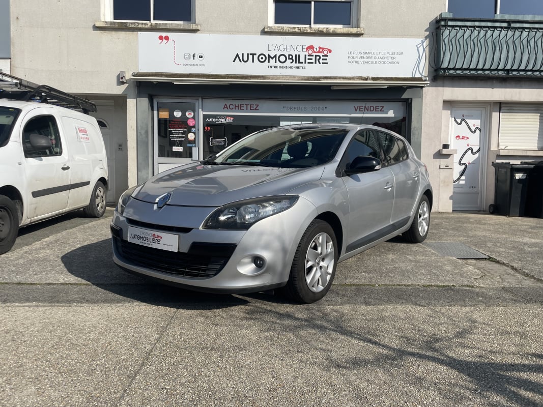 Renault Megane III 1.5 dCi 110cv Expression Tomtom - Suivi Renault — 1