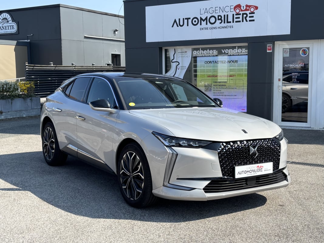 DS DS 4 1.5 Blue Hdi 130 ch ETOILE ALCANTARA EAT8 - TOIT NOIR - Garantie 04/2027 -