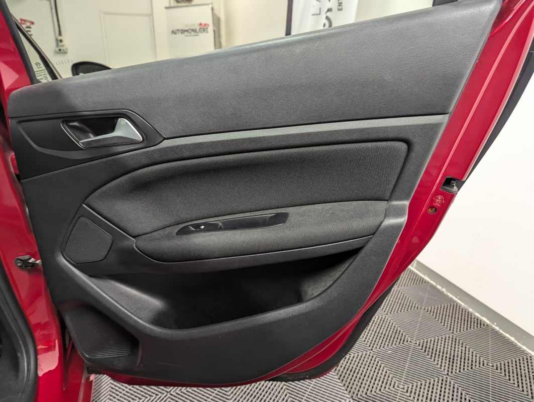Peugeot 308 II (2) 1.2 PURETECH 110 S&S 7CV STYLE + KIT DE DISTRIBUTION — 32