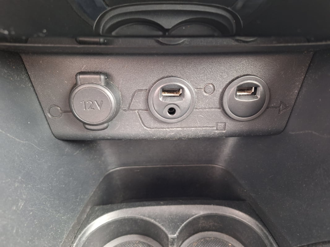 Peugeot 208 1.6 thp 156ch féline 3 portes — 36