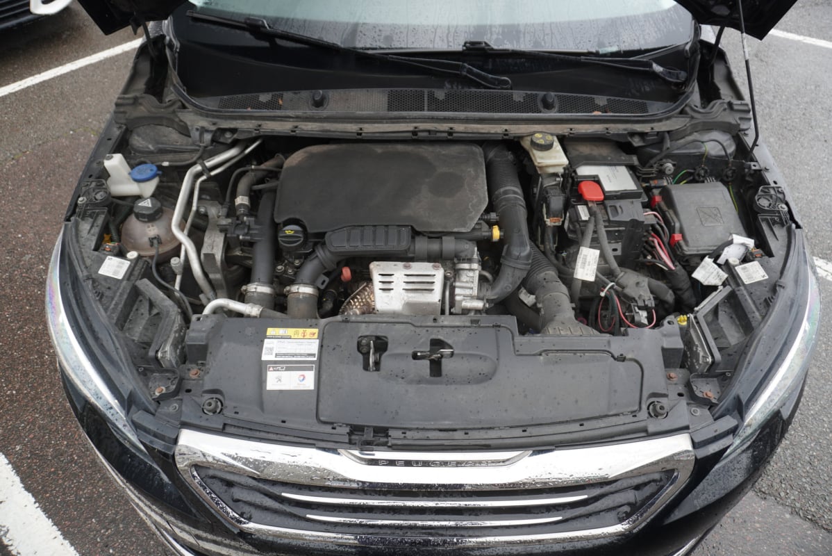 Peugeot 308 1.2 Puretech 130 ch EAT6 Allure Toit panoramique Attelage — 33