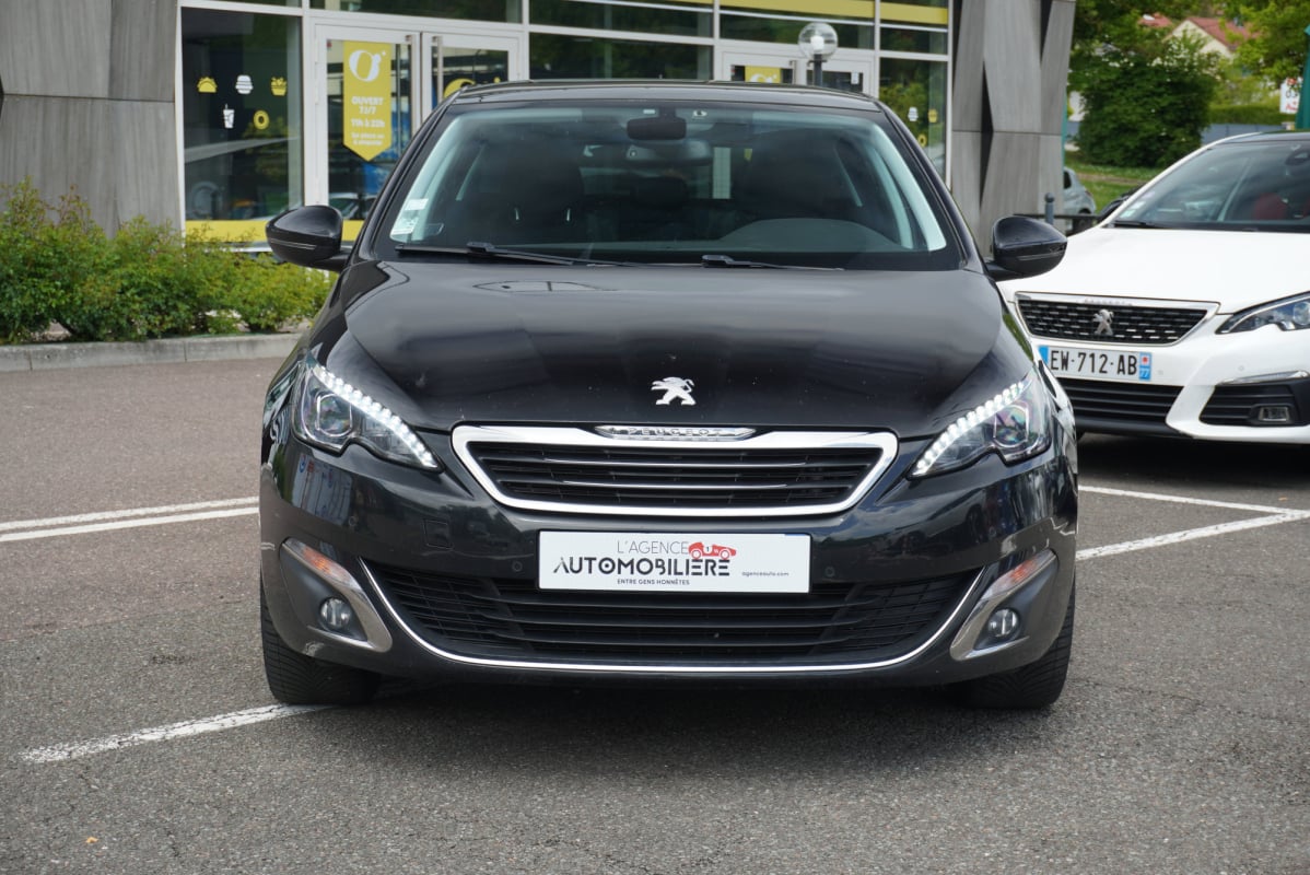 Peugeot 308 1.2 Puretech 130 ch EAT6 Allure Toit panoramique Attelage — 2