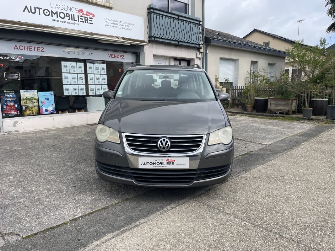 Volkswagen Touran 2.0 TDI 140 cv SPORTLINE - Attelage Distribution à jour — 2