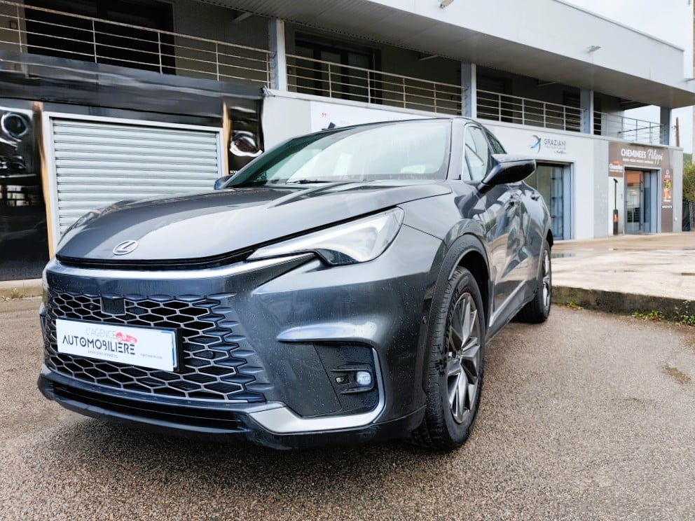 Lexus LBX 1.5 136H 90 HEV 1.01KWH OMOTENASHI 2WD BVA — 1