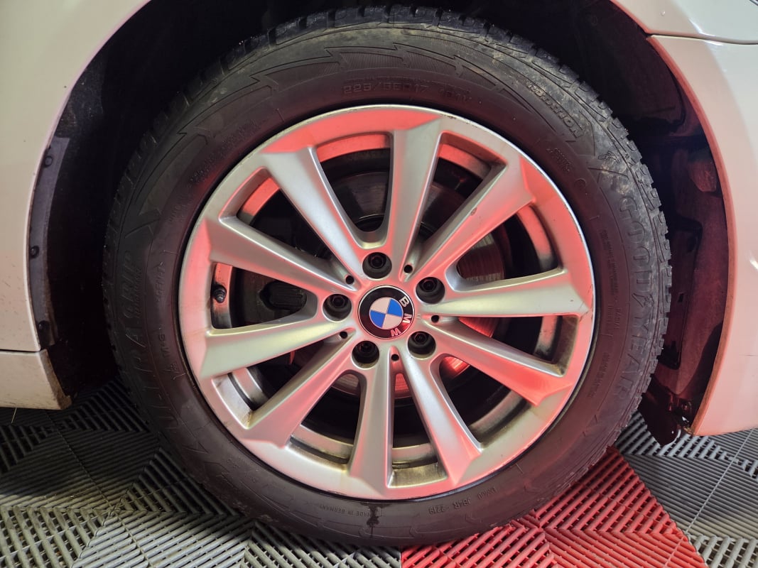 BMW Série 5 (F10) (2) 518D 150 LUXURY BVA8 — 24