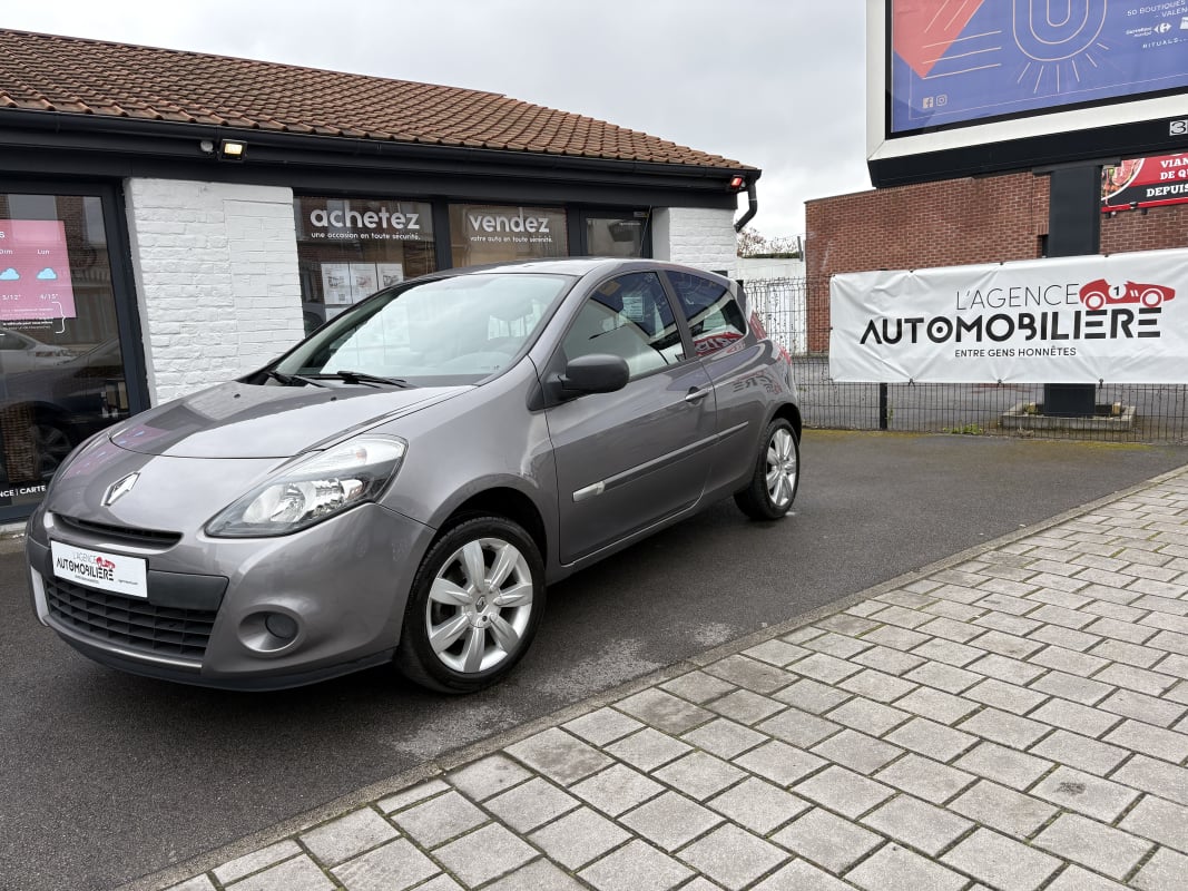 Renault Clio III (2) 1.2 16V 75 20 ANS 3P CLIM — 1