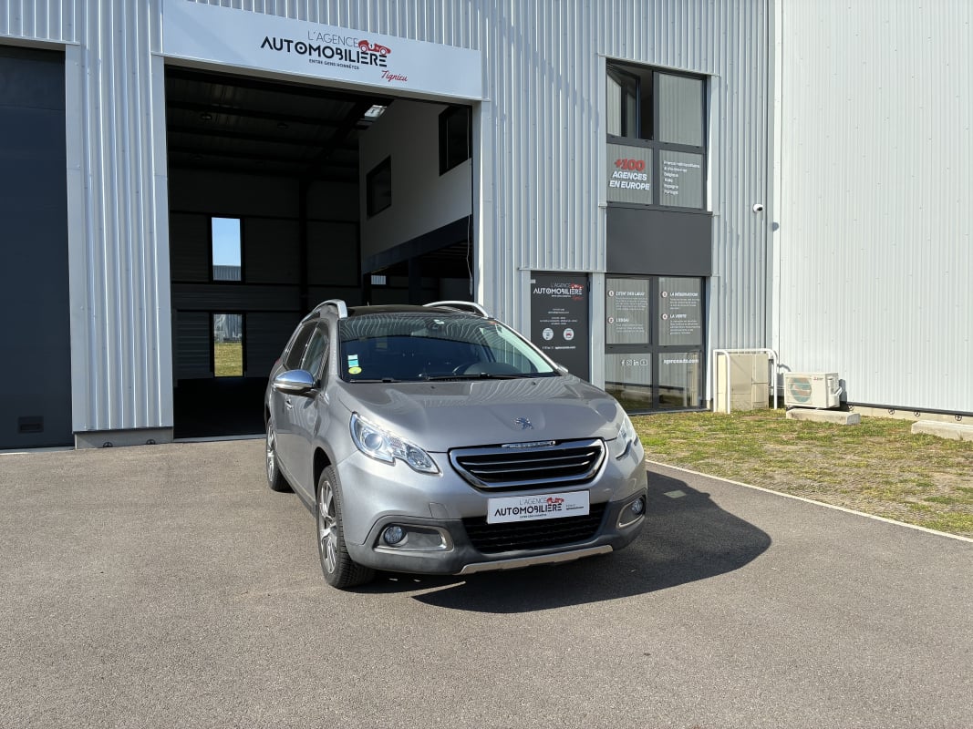 Peugeot 2008 E-HDI 1.6 115ch Féline Titane — 1