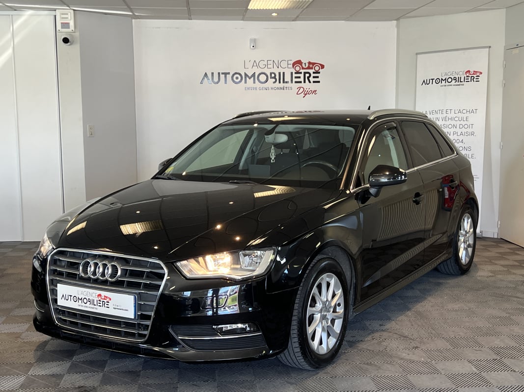 Audi A3 1.6 TDI 110ch Attraction Courroie OK - Révisé - Radar Ar - Sièges chauffants — 1
