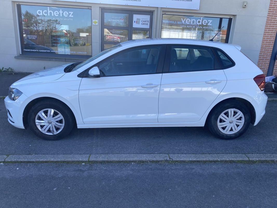 Volkswagen Polo VI 1.0 65 TRENDLINE — 2