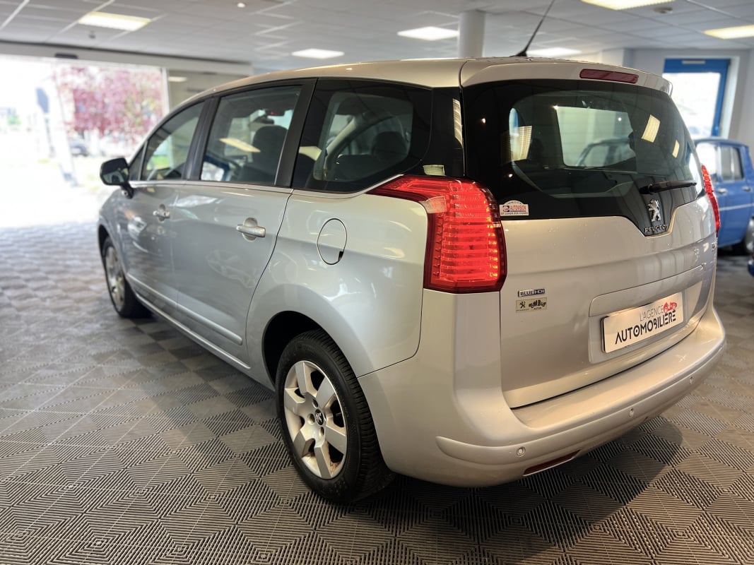 Peugeot 5008 1.6 e-HDi 120 CV Active 7 Places 2ème main Historique Complet — 2