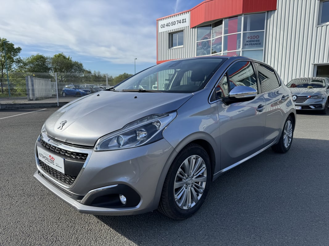 Peugeot 208 1.5 BLUEHDI 100 ALLURE BVM5 | ATTELAGE, CARPLAY | GARANTIE 12 MOIS — 1