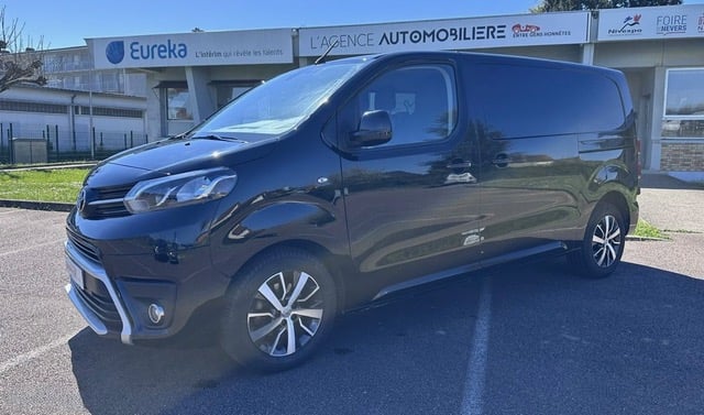 Toyota PROACE Medium 2.0l 145 ch Cabine Approfondie 6 places Business BVA8 / 1ère main/ Attelage/ Suivi Toyota — 1