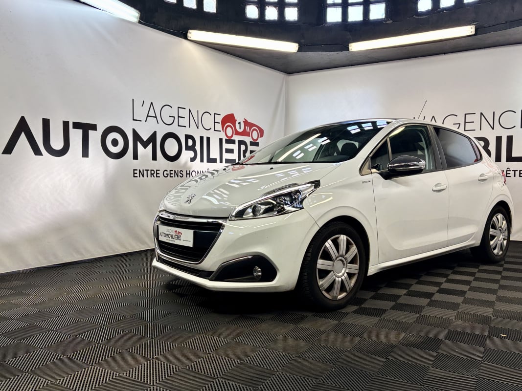 Peugeot 208 (2) 1.2 PURETECH 82 STYLE 5P — 1
