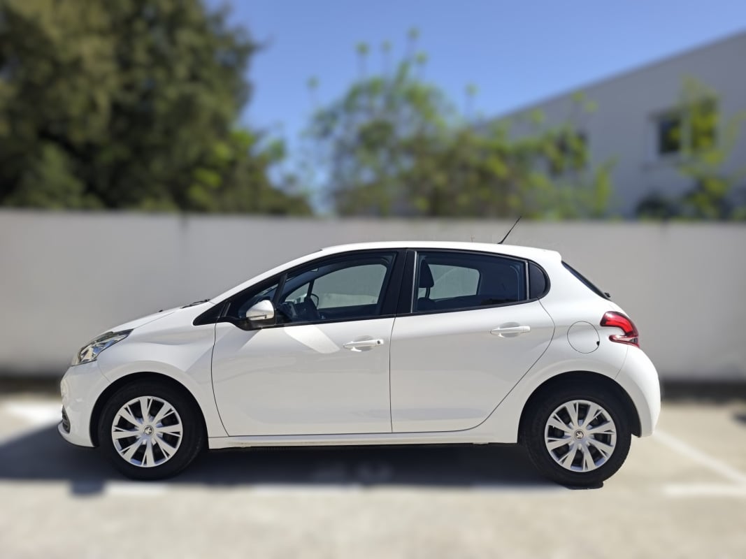 Peugeot 208 Affaire HDI 100 CH SOCIETÉ BVM GARANTIE 12 MOIS — 2