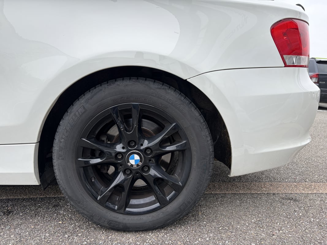 BMW Série 1 CABRIOLET 118 I 143 CONFORT SIÈGES SPORT CHAUFFANTS - GARANTIE 12 MOIS — 32