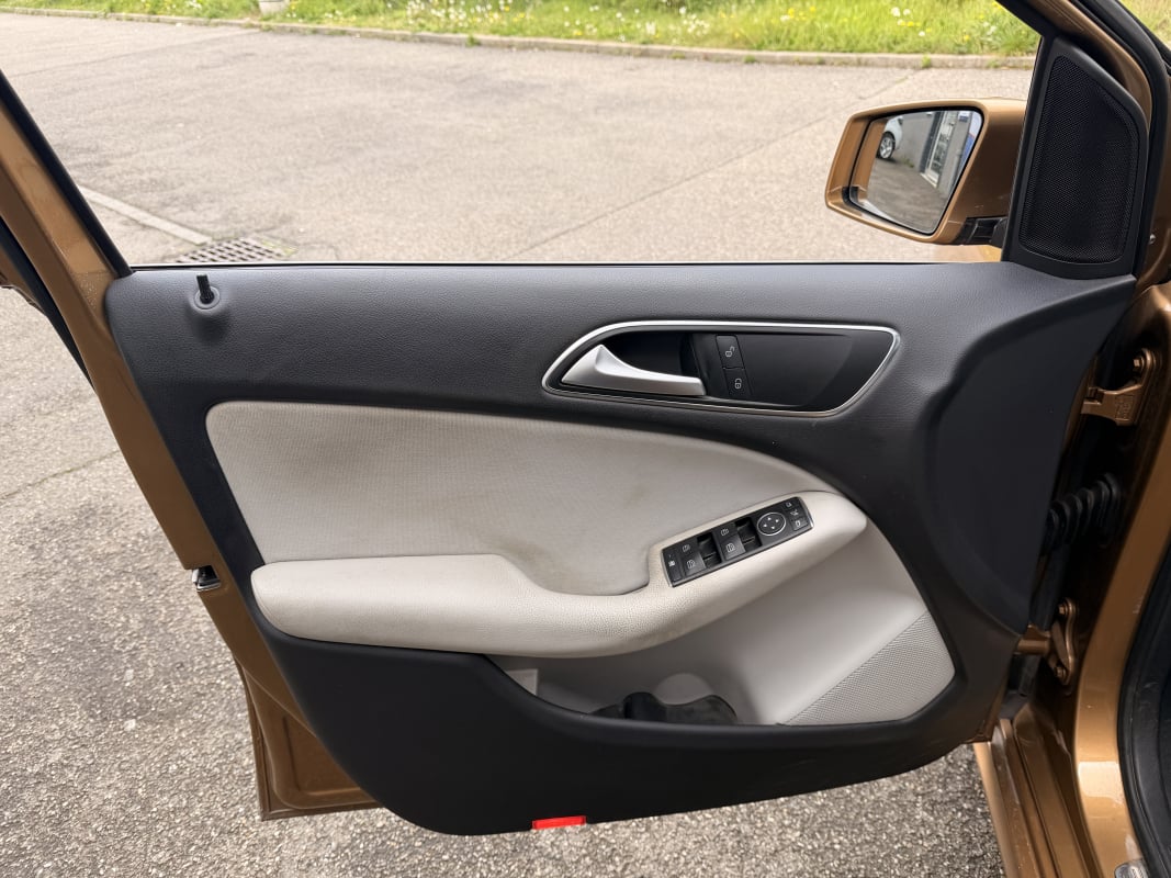Mercedes-Benz Classe B II 180 - Première main - Caméra de recul - Régulateur de vitesse - Garantie 60 mois possible — 31