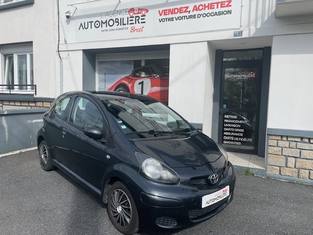 Toyota Aygo 1.0 VVTI 70 CONNECT — 1