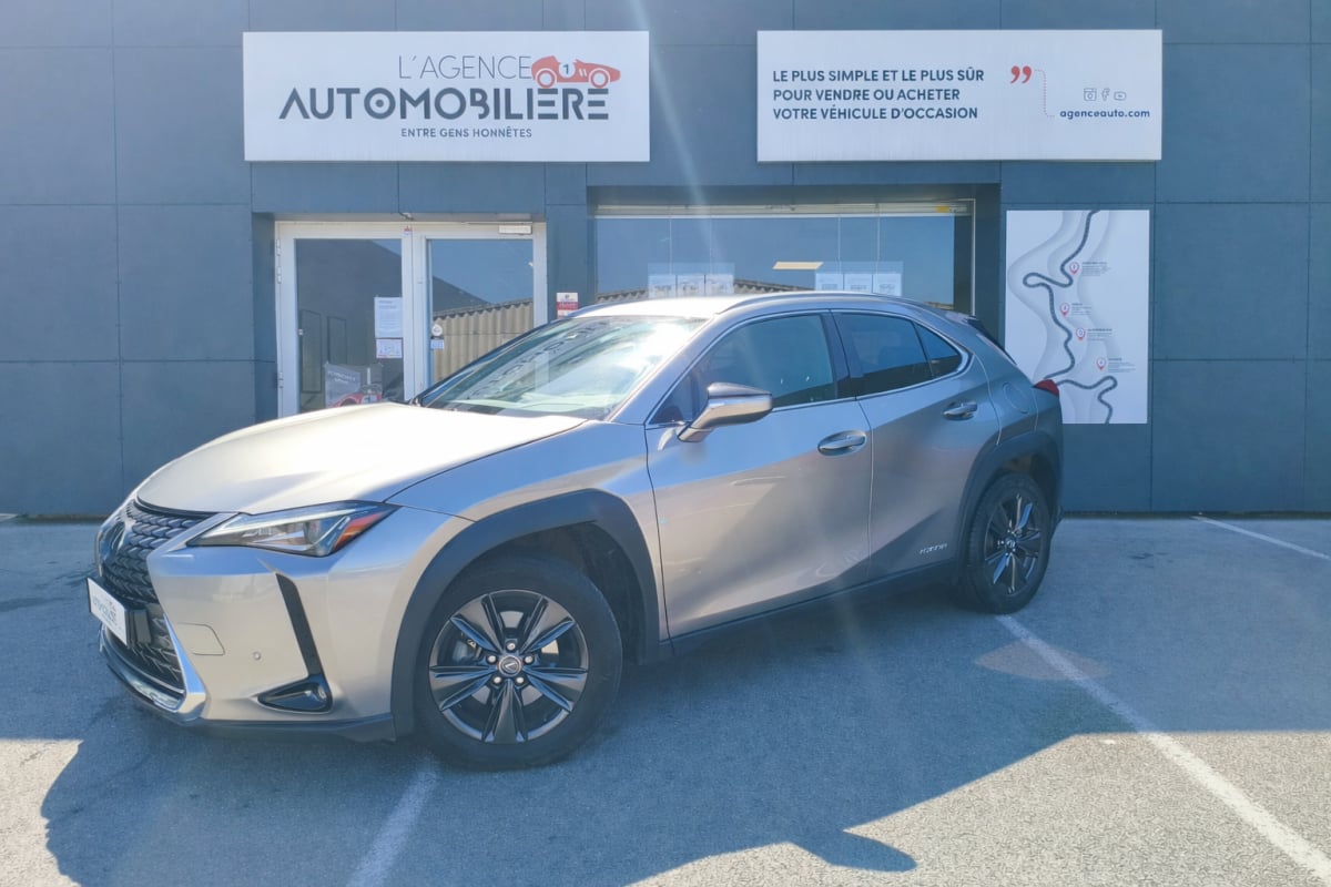 Lexus UX 250H 4WD LUXE — 1