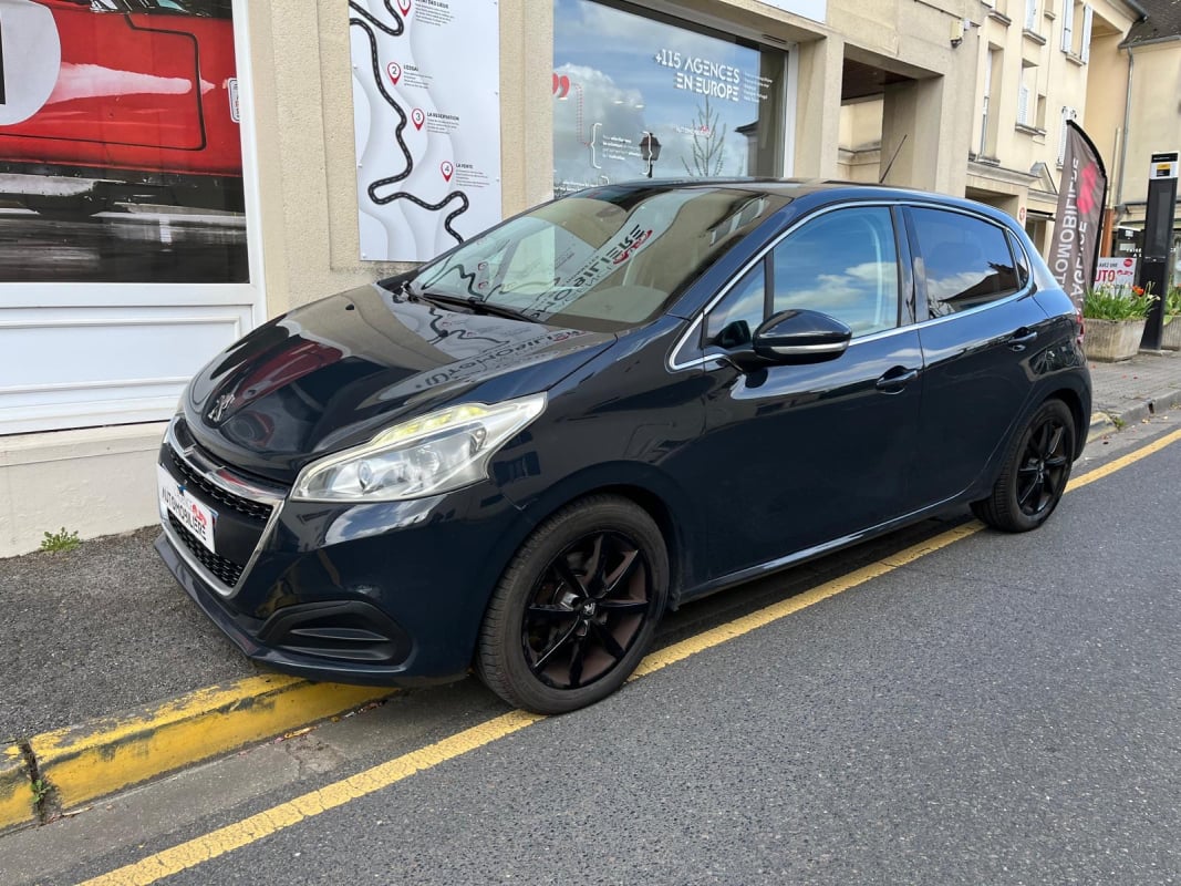 Peugeot 208 PURE TECH 110 EAT6 ALLURE APPLE CARPLAY — 1