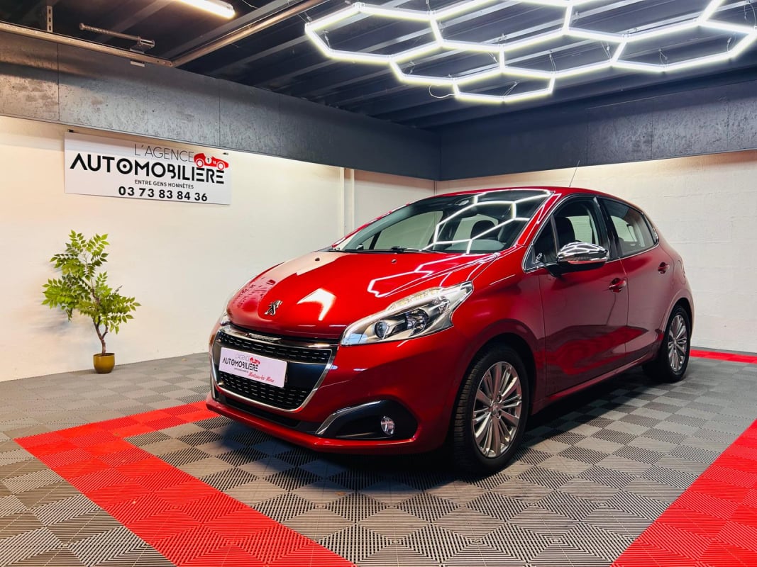 Peugeot 208 Peugeot 208 1.2 VTi 82cv – Courroie faite – État Clinique – Garantie 6 mois - Finition Allure — 1