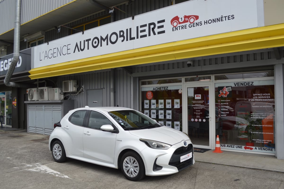 Toyota Yaris 116h Première hybride — 1