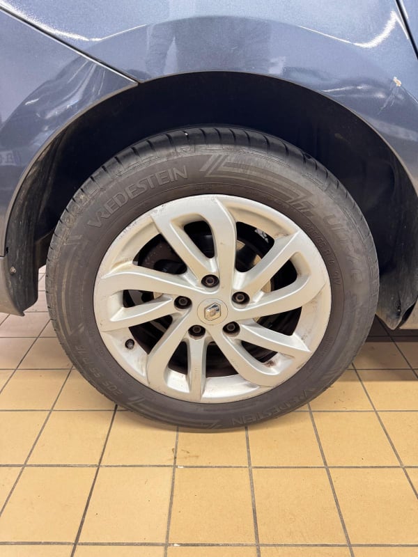Renault Megane Estate Megane Estate 1.2 TCe 115ch energy Limited Euro6 — 30