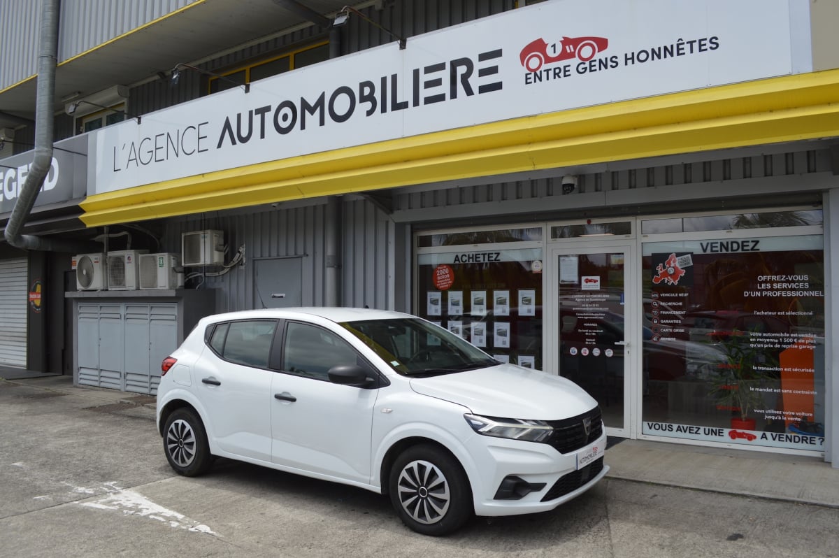 Dacia Sandero 1.0 TCE 90 ESSENTIA — 1