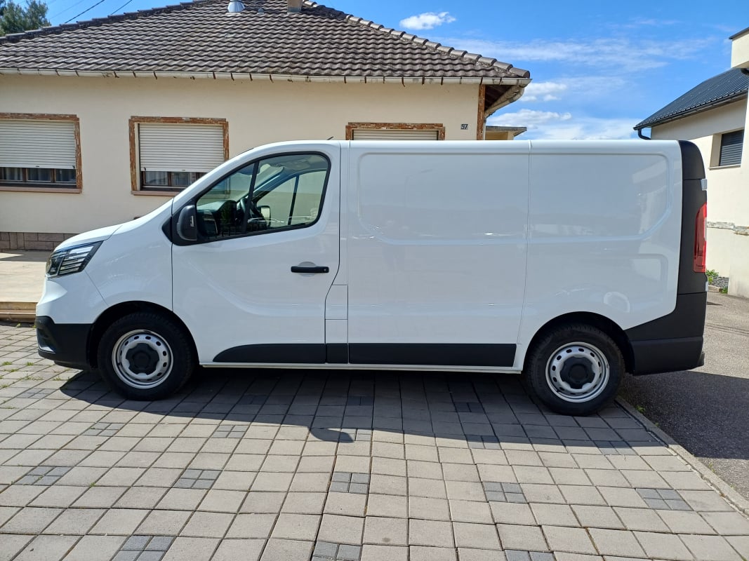 Renault Trafic III Fourgon L1H1 2.8T 2.0 dCi 16V 130 cv Sous garantie — 2