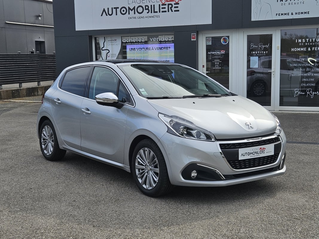 Peugeot 208 1.2 PURETECH 110 - ALLURE EAT6 ( Toit Panoramique, caméra de recul, Car Play / Android Auto...) — 1