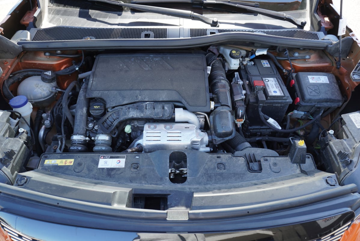 Peugeot 2008 Allure Pack 1.2 Puretech 130 ch EAT8 1ère Main — 34