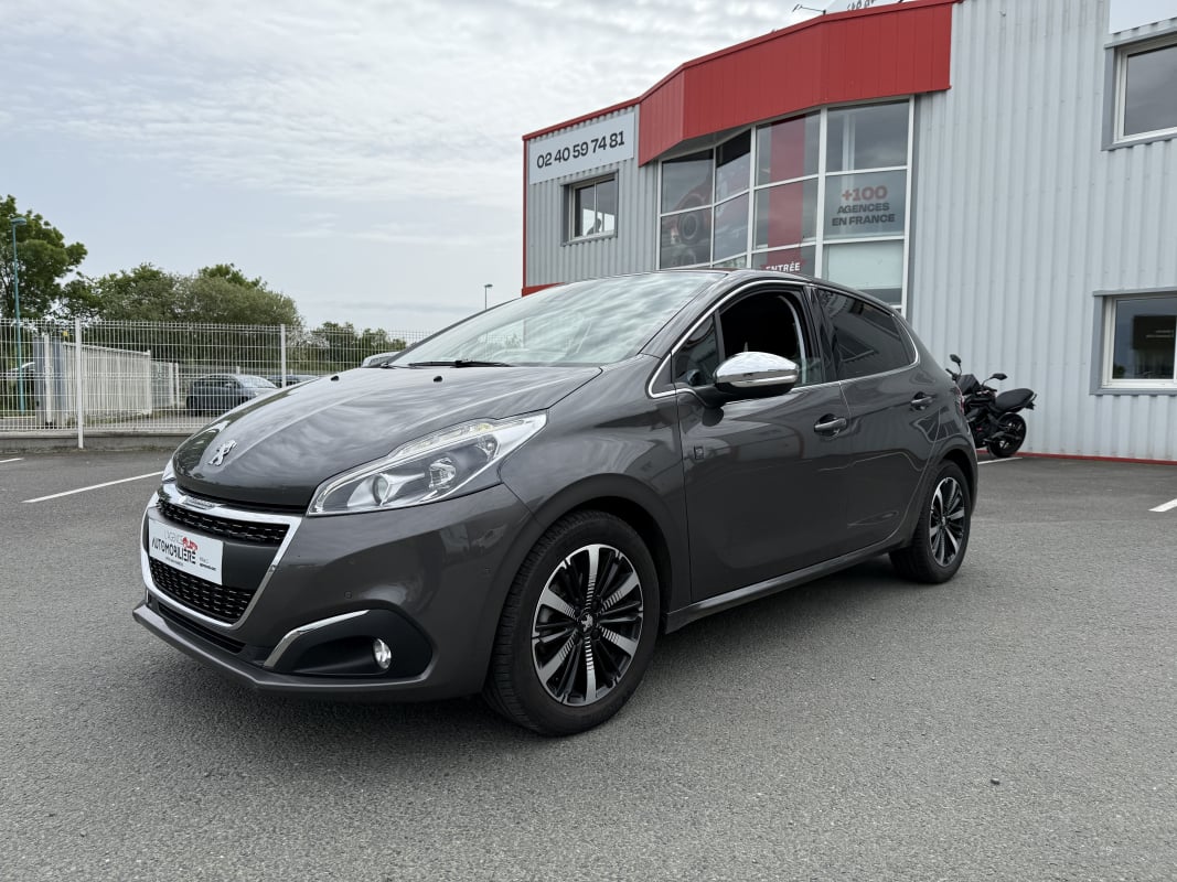 Peugeot 208 1.2L 110CH EAT6 TECH EDITION | 1ère Main — 1